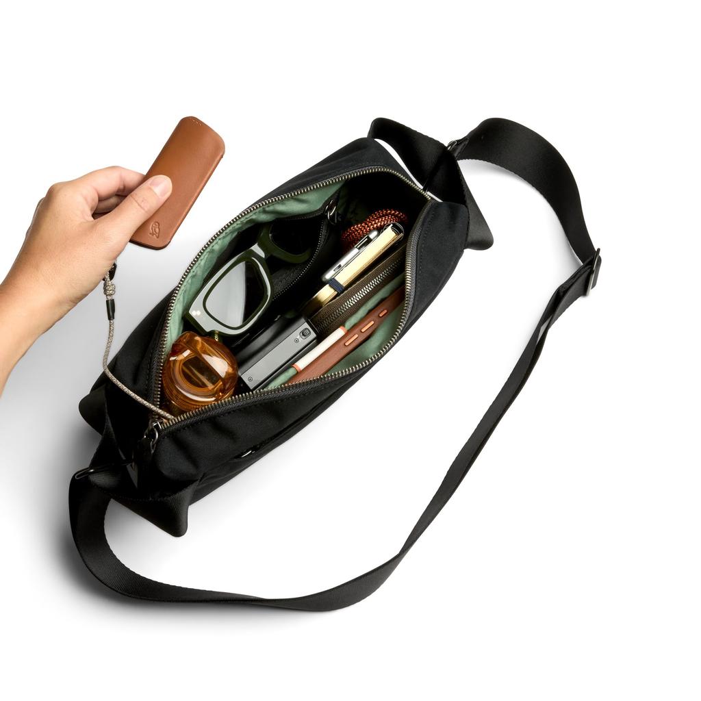 Bellroy Classic Sling, a Minimalist 5L Body Bag Perfect for Everyday Use. Organized Storage, Adjustable Straps, and Expandablecompressible Storage -