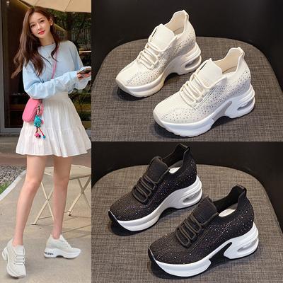 Innere Höhenerhöhung Damenschuhe Mesh-Oberfläche atmungsaktiv hohl Freizeit Sport Frühling leicht weiße Schuhe dicke Sohle