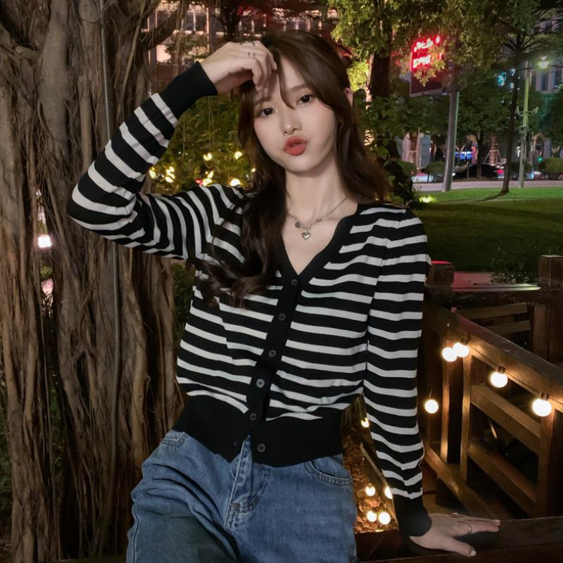 Striped V-Neck Knit Cardigan: Retro Loose Fit, Long Sleeve for Spring/Autumn