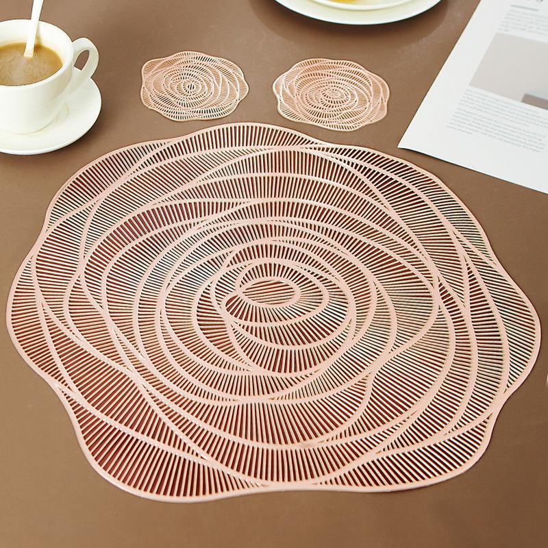 PVC Platzset in Rosenform - Waschbare Ölbeständige Isolationsmatte für Hotel- und Haushalts-Esstische