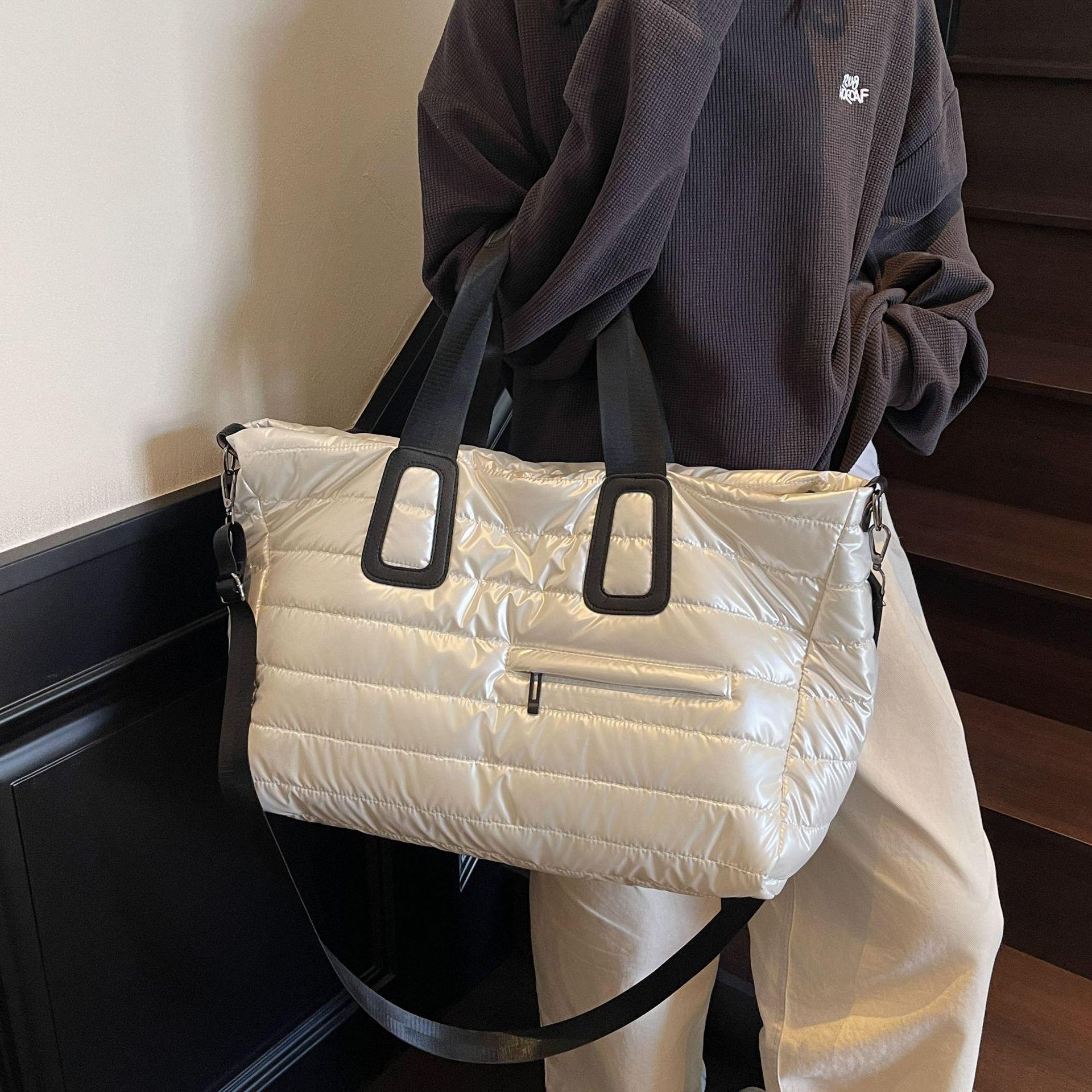 Large Capacity Crossbody Travel Gym Bag with Dry and Wet Separation nero