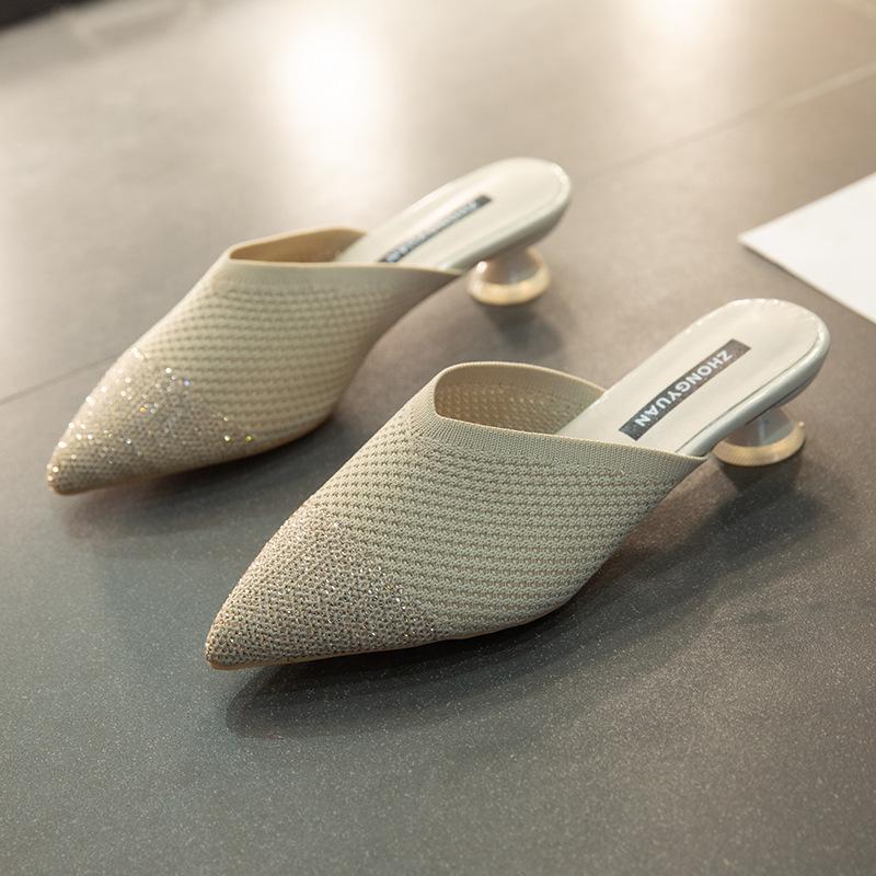 Korejská verze jednobarevných módních dámských pantoflí, dámské svrchní oblečení se špičatou špičkou Univerzální protiskluzové sandály a pantofle odolné proti opotřebení