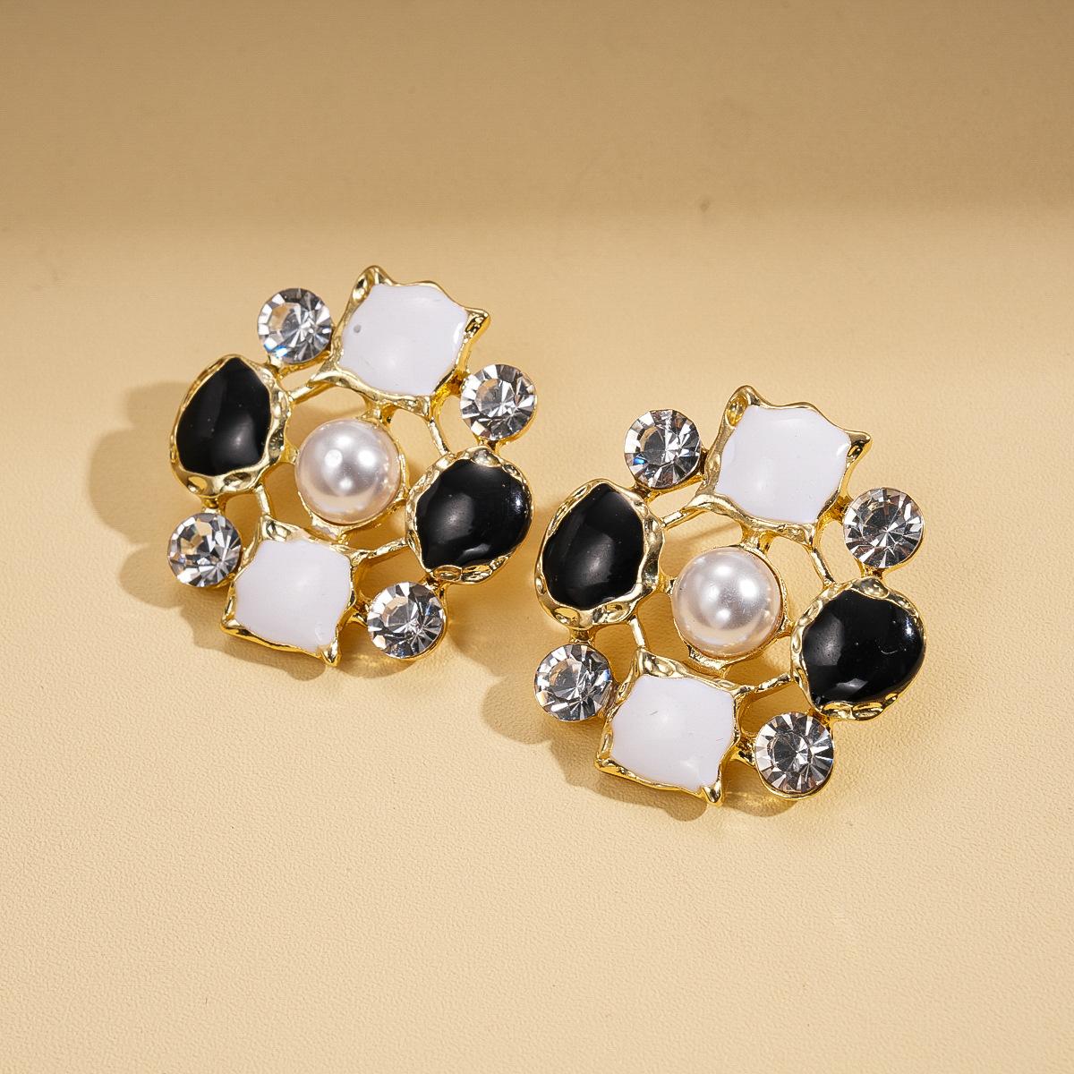 European and American imitation pearl with diamond, drip oil, hollow flower silver needle, personalized retro earrings