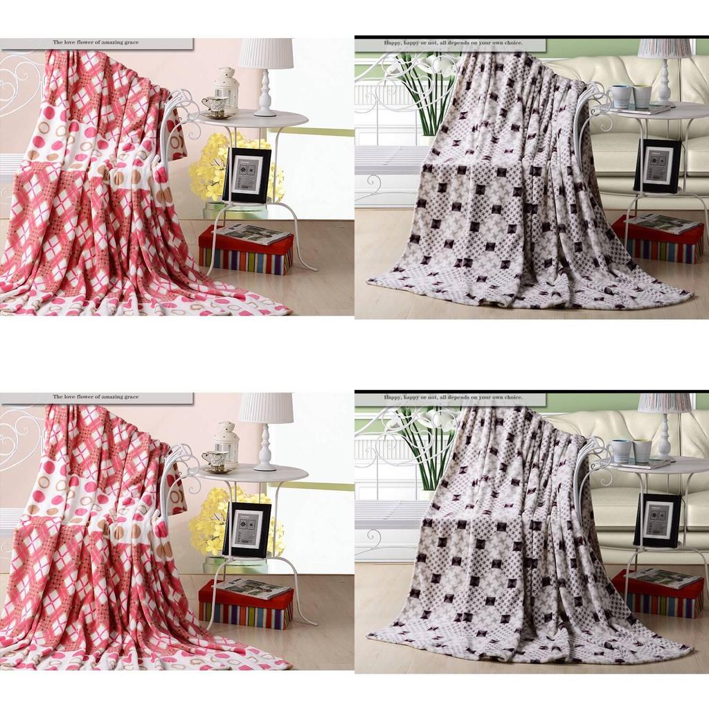 Flannel Throw Blanket With Polyester Material And Heart Pattern For Home Use