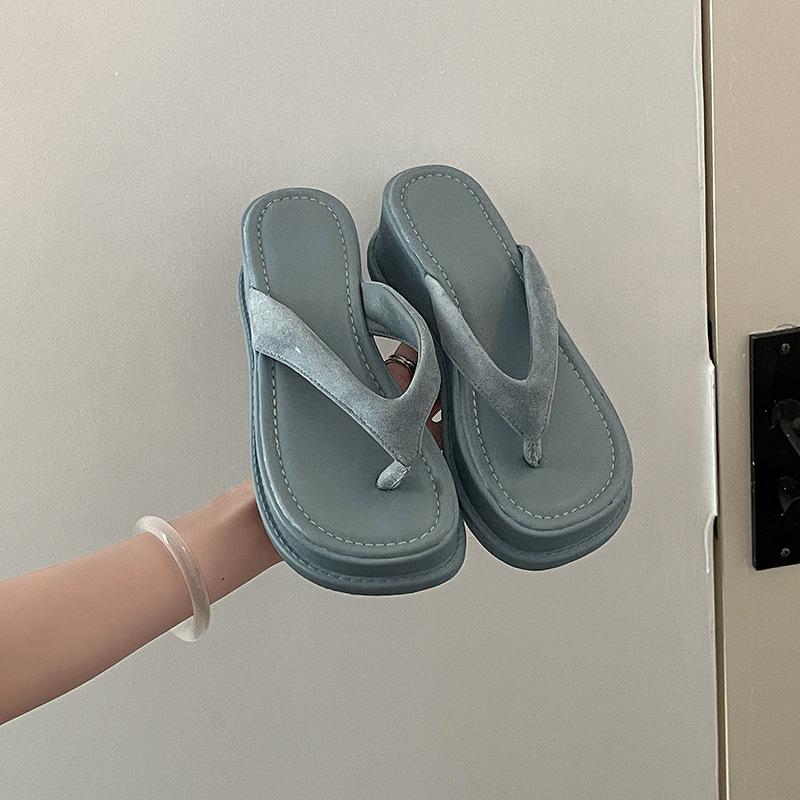 Temperament Thick-soled Foot-pinching Flip-flops Shoes Women's Shoes Wear Summer New Retro Fashion Casual Foot-pinching Cool Slippers