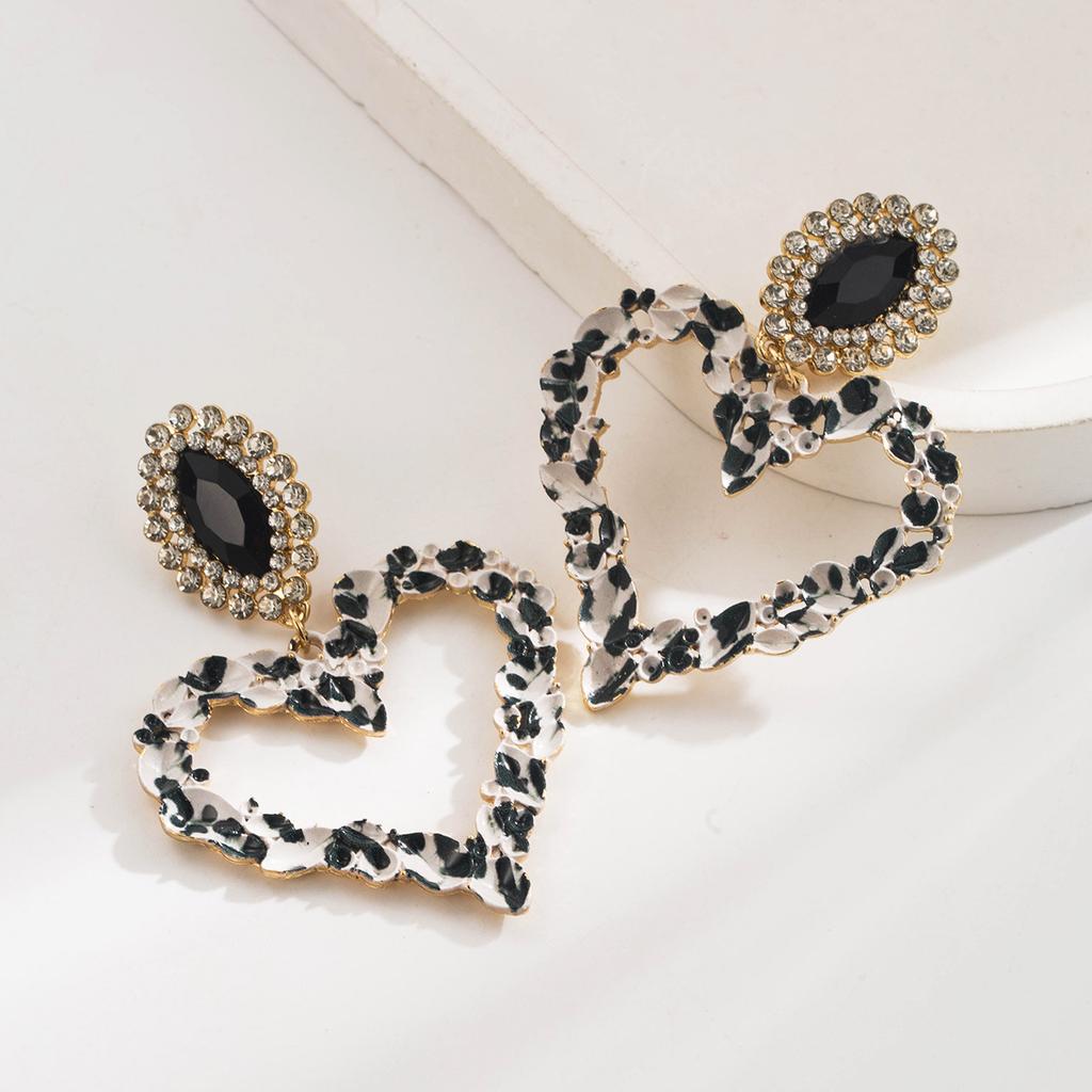 Heart-shaped Alloy Retro-style Exaggerated Earrings for Women, Ultra-bright Earrings