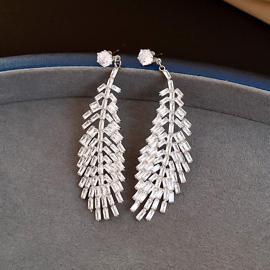 

European and American zircon feather fringed earrings, stud earrings, exquisite personalized earrings, women