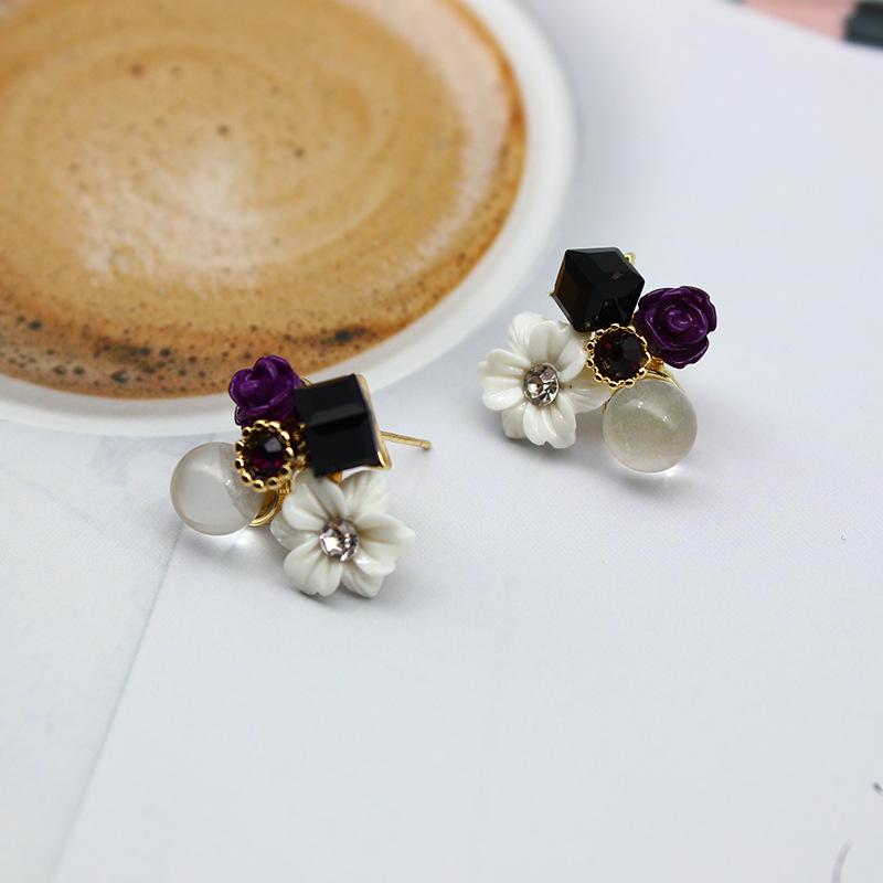 Retro Bohemian Blossoms of Flowers Stud Earrings Black White Square Crystal Women's Small Earrings Vintage Unusual Ear Jewelry