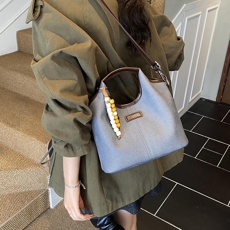 Premium Handbag Women's 2025 New Trendy Fashion Commuter Shoulder Bag Casual Versatile Messenger Bucket Bag