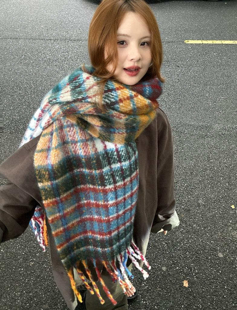 Korean Version of Colorful Grid Scarf Female Autumn and Winter Students Thickened White and Warm Imitation Cashmere Couple Scarf Manufacturers