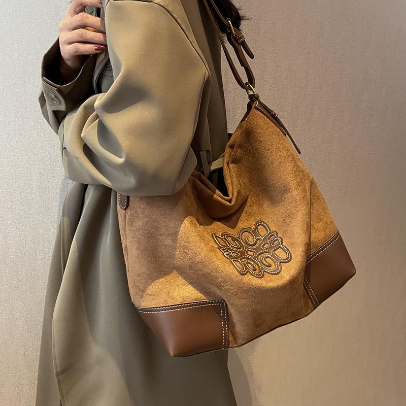 Large Capacity Bag Women's Bag 2025 New Fashion Autumn and Winter Suede Shoulder Shopping Bag High-end Commuter Tote Bag
