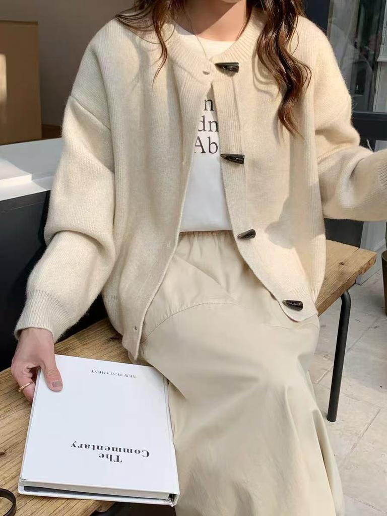 Round-neck Horn-buttoned Sweater Coat for Women's Autumn and Winter New Loose, Retro Solid Color, Versatile Knitted Cardigan