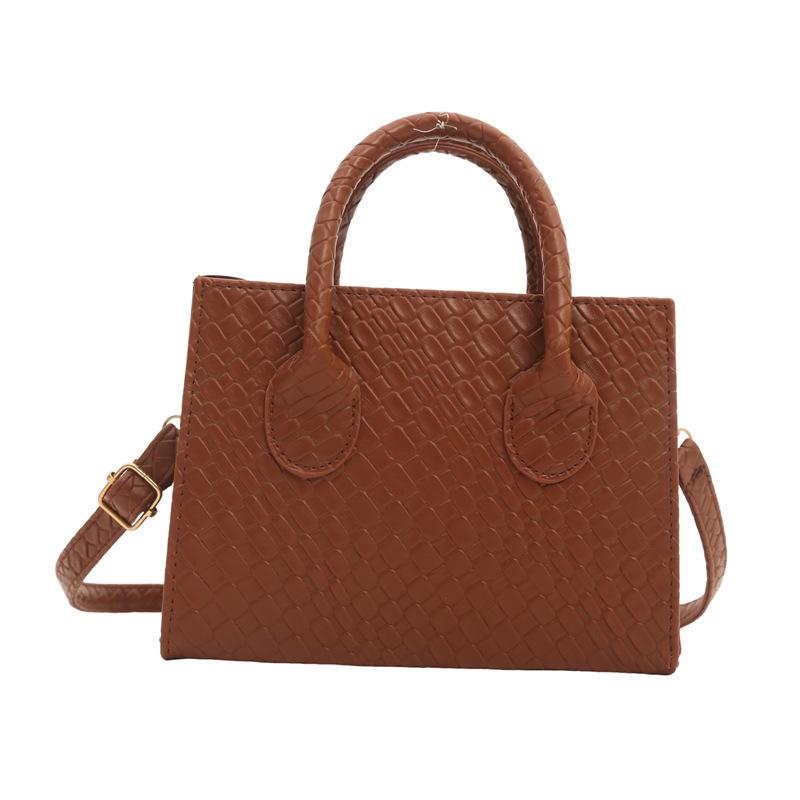 

Однотонна проста і модна маленька квадратна сумка з ромбовидним візерунком. 2024 літня повсякденна літня нова портативна сумка великої місткості коричневий