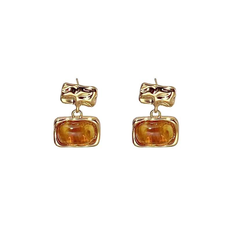 Who Can'T Love~ Maillard Amber Earrings French Retro Elegance Temperament Niche Design Resin Stud Earrings