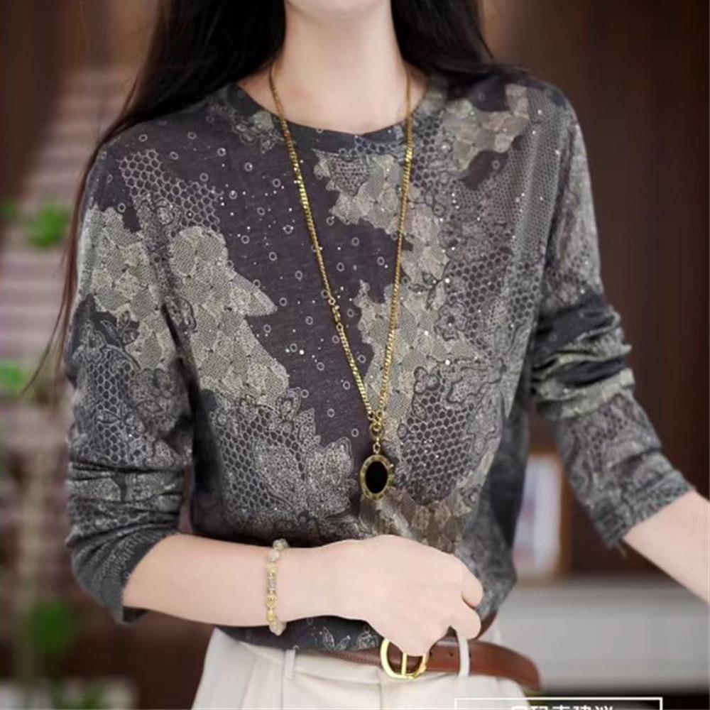 Elegant Autumn-Winter Long Sleeve Round Neck Top: Fashionable, Warm, and Age-Defying for Middle-Aged and Elderly Women.