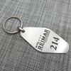Individueller Metall-Schlüsselanhänger für Hotels, personalisierter digitaler hohler Edelstahl-Schlüsselanhänger, Schmuck, Neu