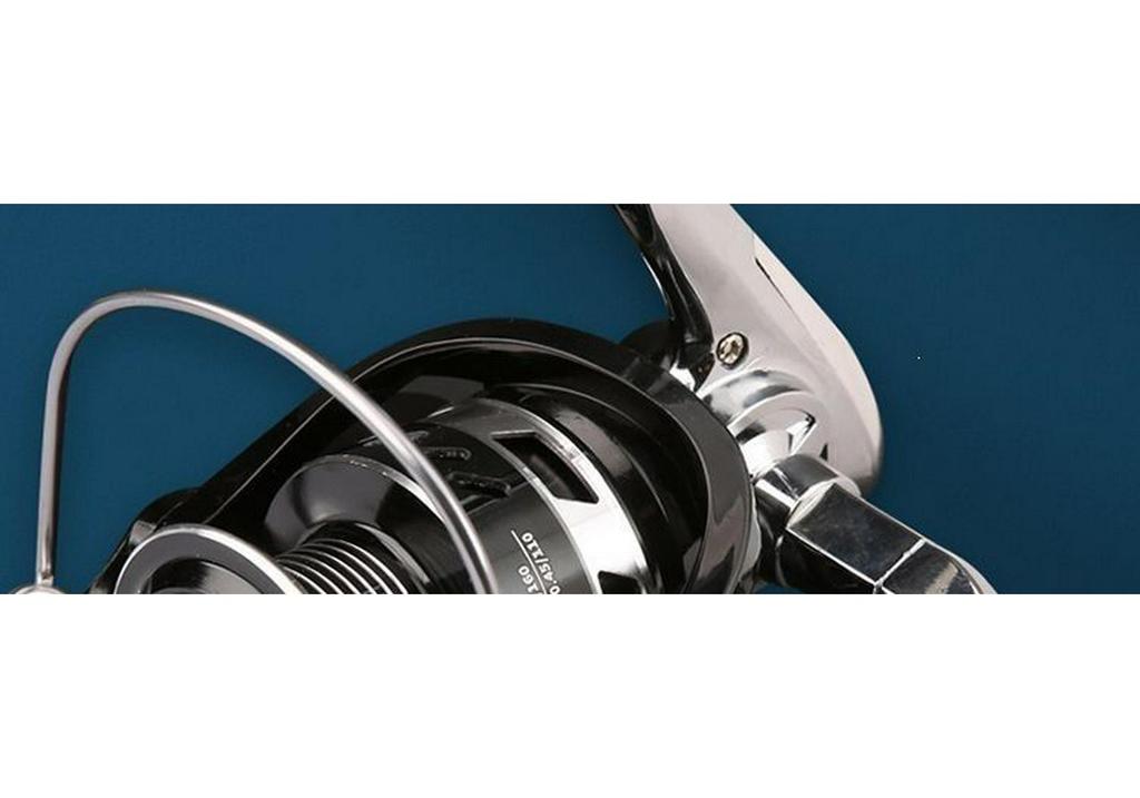 Long Cast Spinning Fishing Reel for Sea and Rock Fishing