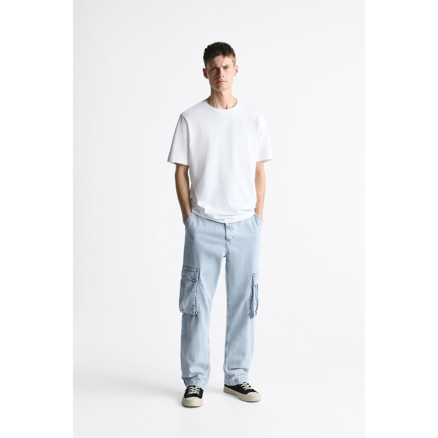 

STRAIGHT FIT CARGO JEANS