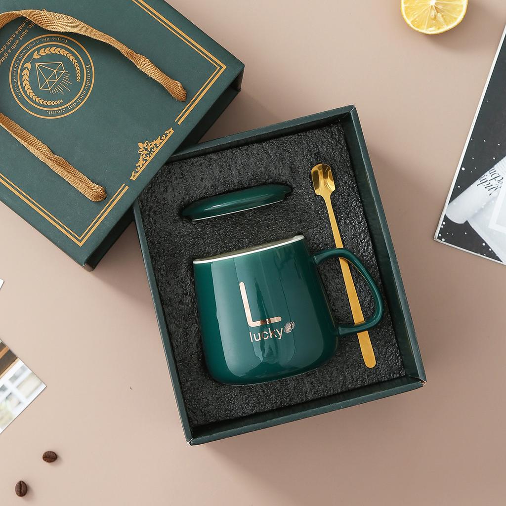 Simple and Fashionable Ceramic Mug, Portable Gift Box, Towel Bear Souvenir, Opening Practical Gift, Water Cup Set.