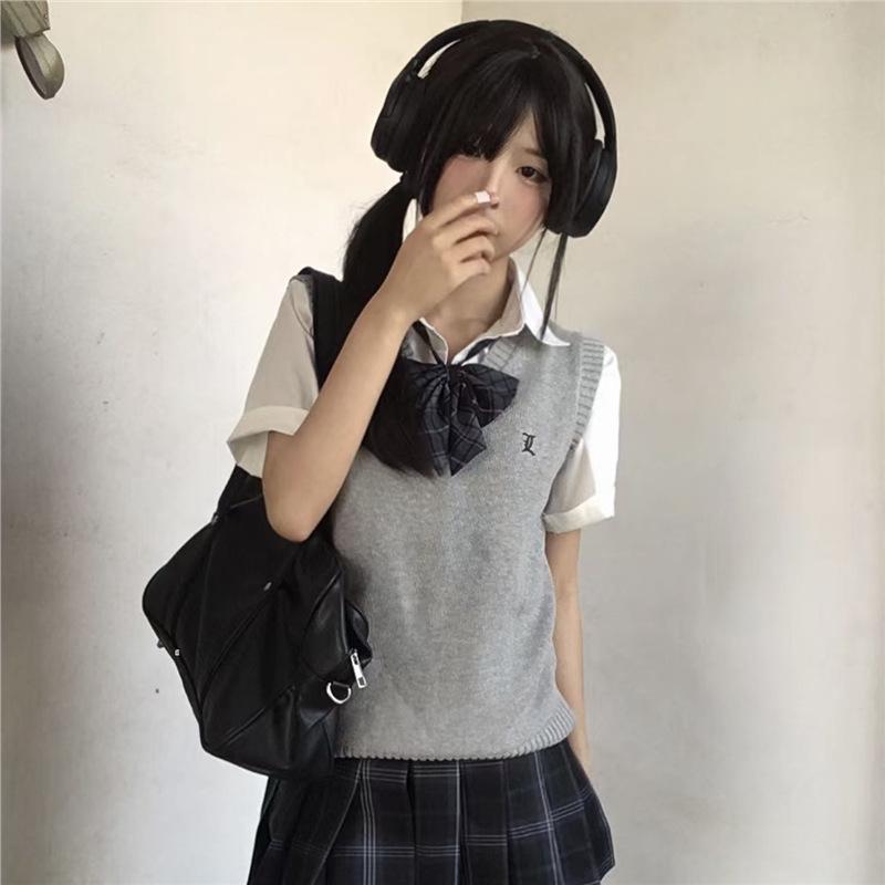 

Вязаный жилет однотонного цвета с вышивкой в японском стиле XS