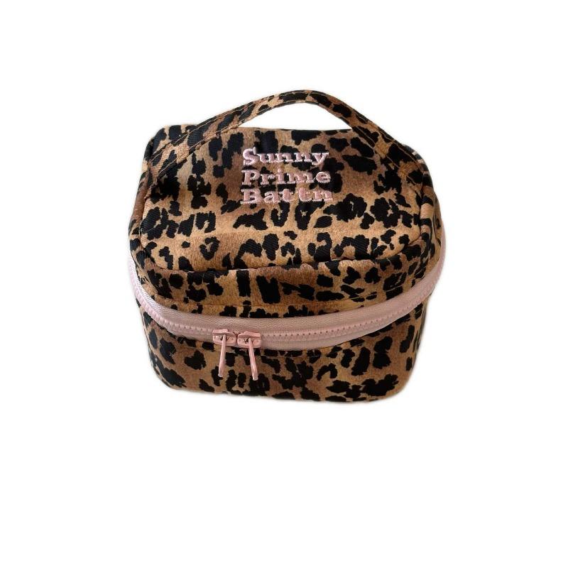New Fashion Leopard Print Makeup Pouch Large Portable Cosmetic Earphone Bag for Travel Cute Stylish Organizer for Schoolgirls