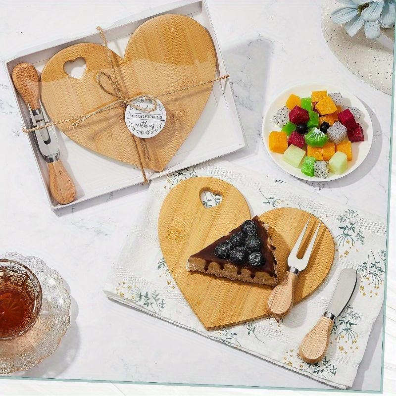 1 Set Gastgeschenk Herz Käsebrett - Mini Charcuterie Board mit Holz Käsemessern, Perfekt für Brautpartys, Hochzeiten