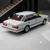 Freestyle XiaoGuang Modellmaßstab Toyota Crown MS122 Weiß Fertigprodukt 1/18 (Roter Innenraum) 8250611W-1