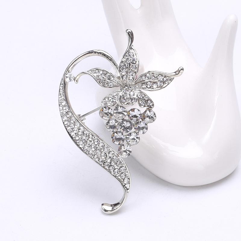 Modische Brosche mit Strasssteinen und Weinreben-Design, schlichte Anstecknadel für Kleidungsaccessoires