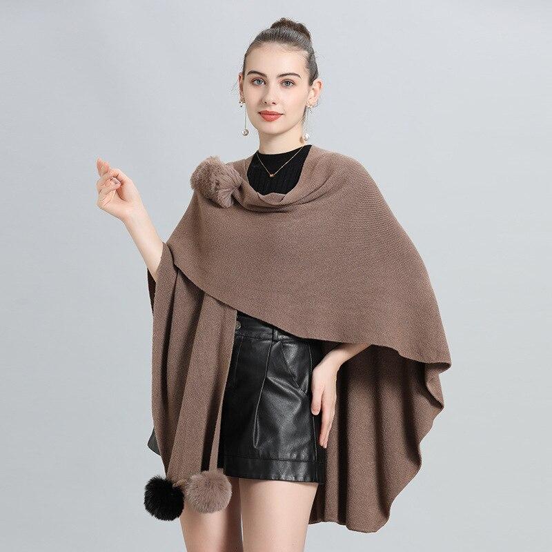 2022 Khaki Svart Vinrød Dame Høst Strikket Poncho Sjal To Farger Fuskepelsball Streetwear Cardigan Strikkeplagg Løse Kapper