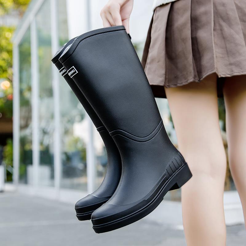 Fashion high rain boots, new women's long water boots, warm and velvet casual rain shoes, trendy outdoor water shoes for winter