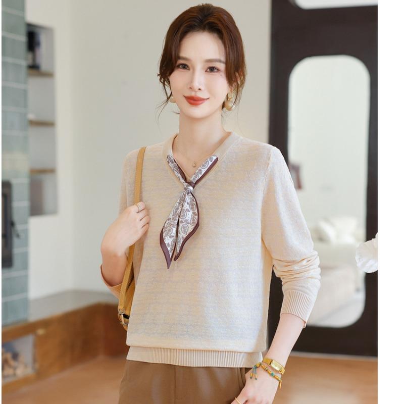 Autumn and winter knitted bottoming knitted sweater slim-fitting large size age-reducing sweater mother outfit new mother loose large size