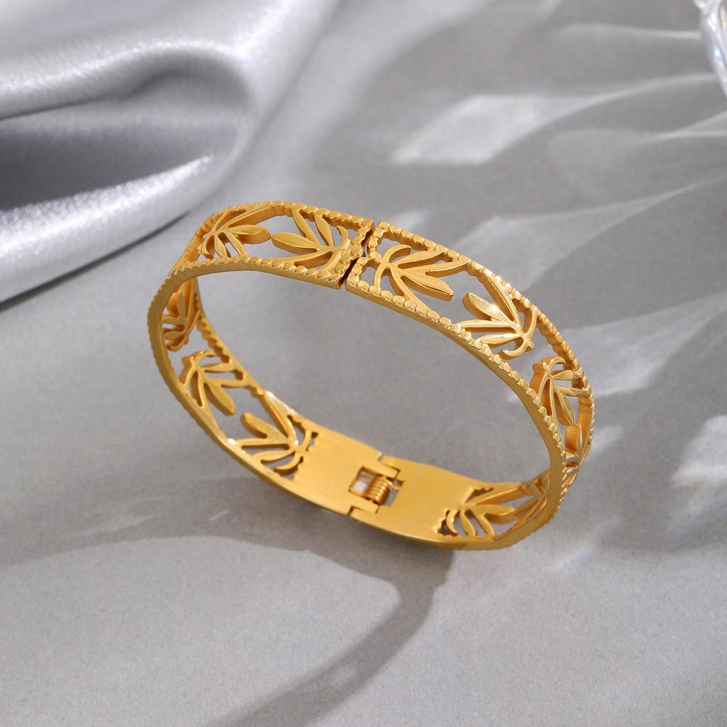 Customized professional design, stainless steel 18K electroplating real gold European and American leaf hollow design bracelet jewelry women
