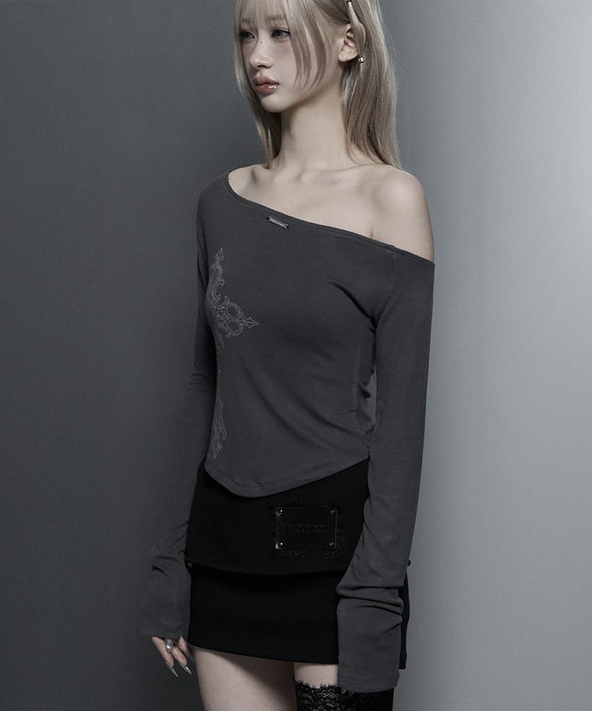 ETRE AU SOMMET Lettering Printing One-Shoulder Long Sleeve Top (Dark Gray)
