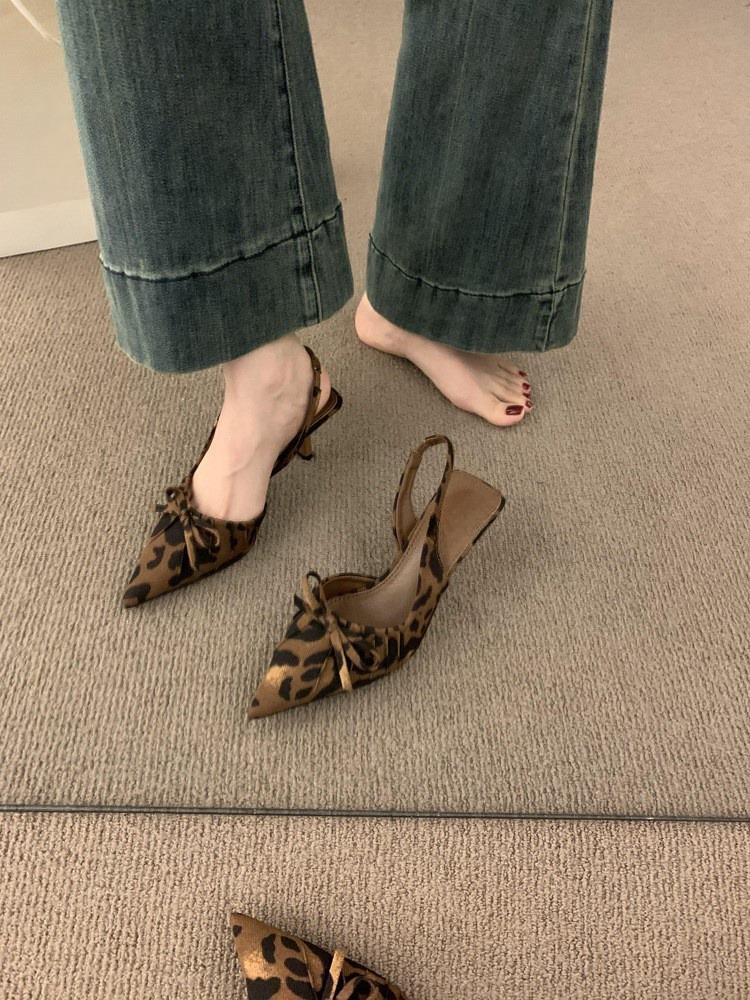 

Премиальный бант красивая леопардовая сумка сандалии на голову женские лето 2025 новые туфли-стилеты на высоком каблуке 35 леопардовый