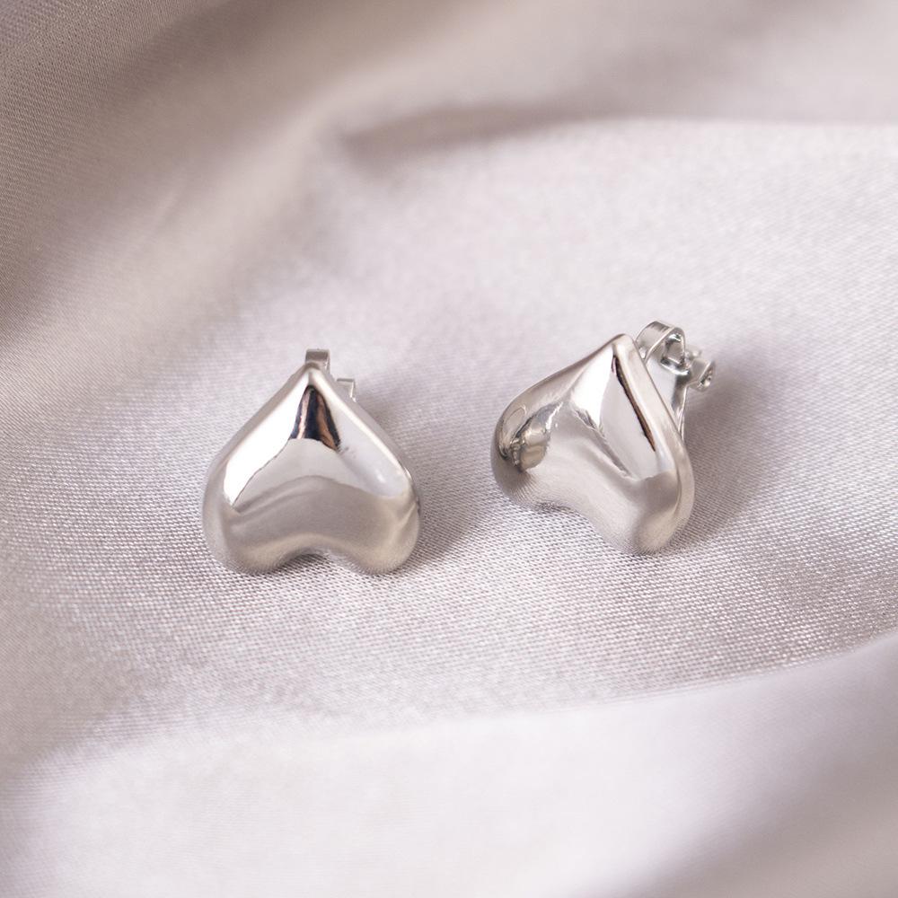 Elegant Clip-On Triangle Earrings for Non-Pierced Ears - Versatile, Light Luxury for Everyday Wear.