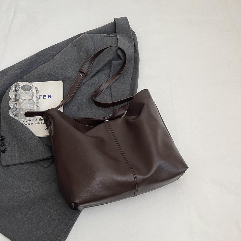 Autumn and winter casual retro soft leather multi-purpose shoulder bag women 2025 small fresh Korean version tote bag simple shoulder bag
