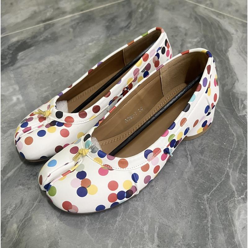Split-toed shoes women's new thick heel colored polka dots fashionable simple retro pleated shoes ballet single shoes