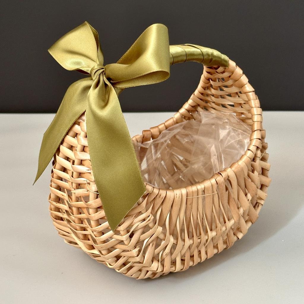 Bohemian Wicker Flower Basket with Handle & Waterproof Lining, Compact Lightweight Multifunctional Basket for Wedding Home Decor