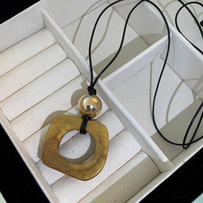Retro Heart-shaped Bow Pendant Necklace for Women, New Chinese-style Zen-inspired Feather Peace Pendant