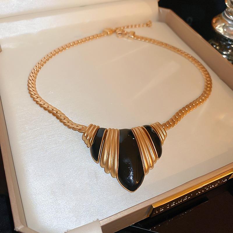 Drip Twisted Geometric Earrings Necklace Set, Vintage Premium Light Luxury Accessories Gift