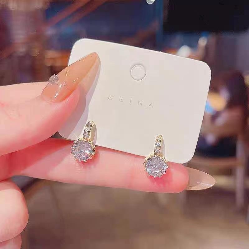 

Pearl zircon niche high-end light luxury earrings ins style designer earrings simple and versatile золотой