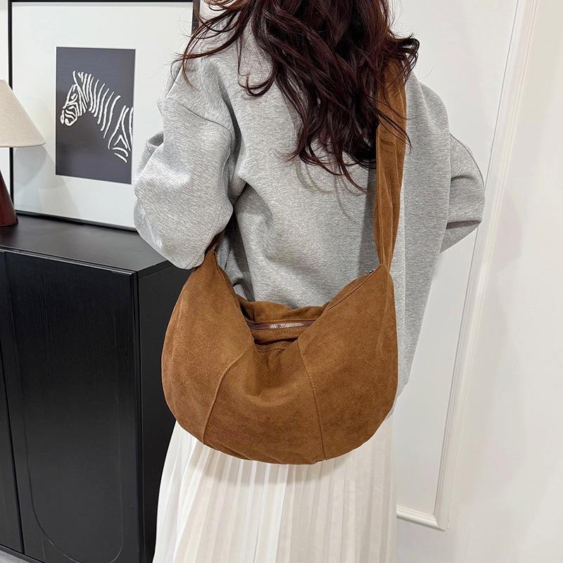 Crossbody bag women's new pleated cloud bag retro velvet dumpling bag casual large capacity shoulder bag tide