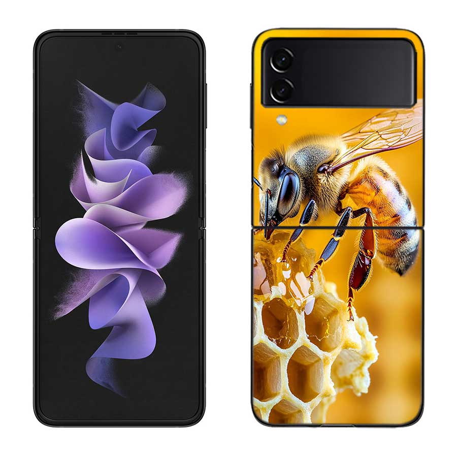 Bees and Honey in the Honeycomb Phone Case For Samsung Z Flip 7 6 5G Galaxy Z Flip 5 4 3 Black Hard Cell Cover Luxury PC Shell