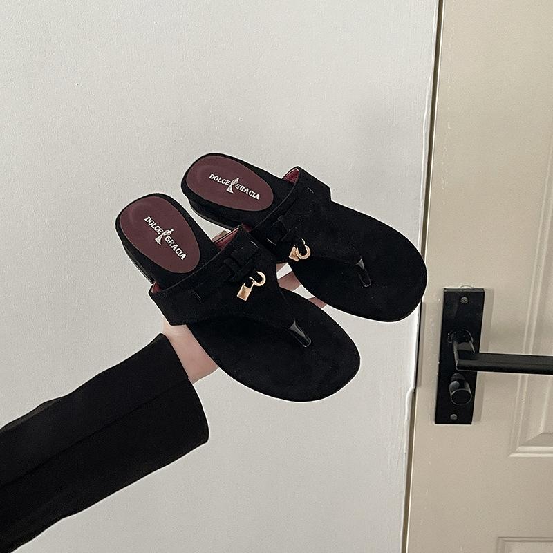 

2025 лето новые ретро шлепанцы с перемычкой женская обувь носить французские маленькие сандалии пляжные сандалии мягкие 35