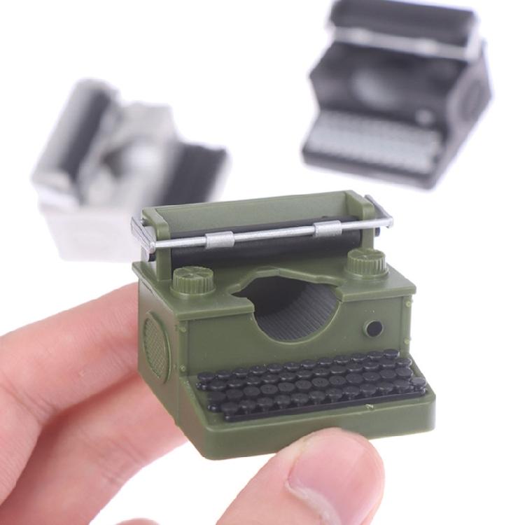 Detailed Vintage Typewriter Miniature Miniature Collectible Perfect For Dollhouses Displays Office Desk Decorations