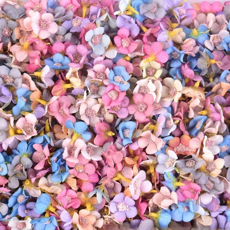 50 Stück/Lose 2cm Mehrfarbiger Gänseblümchen-Blütenkopf Mini Seidenblume Künstliche Blume Kranz Schneidezubehör für Heim- und Hochzeitsdekoration