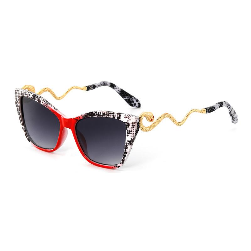 A Pair of Retro And Stylish Unisex Cat-Eye Glasses Featuring Luxurious Golden Snake Chain Temples