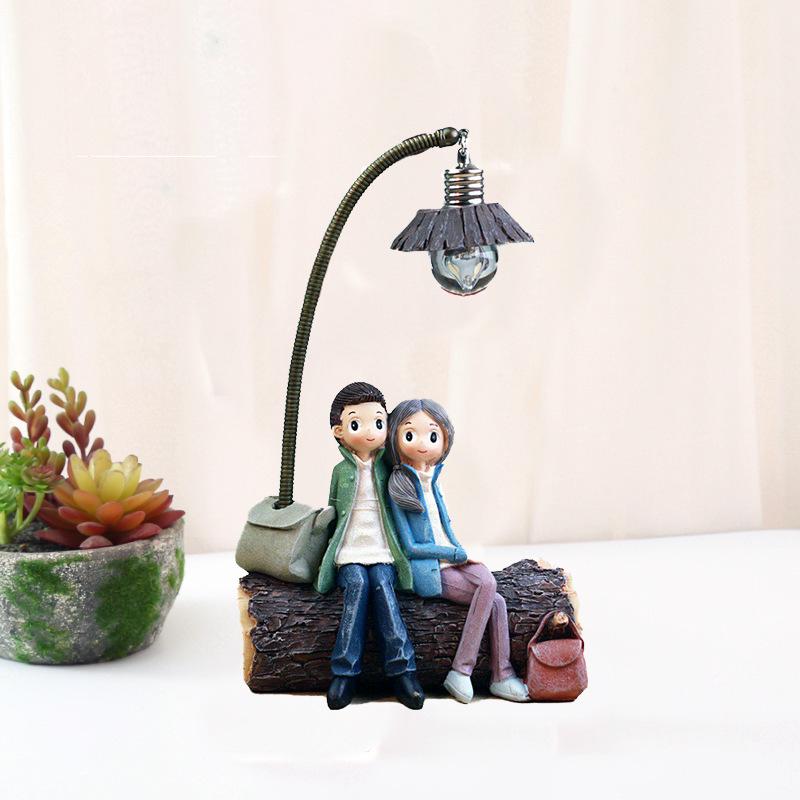 Creative Resin Couple Night Light - Perfect Home Decor Gift for Living Room or Bedroom, Ideal for Valentine's or Birthday.