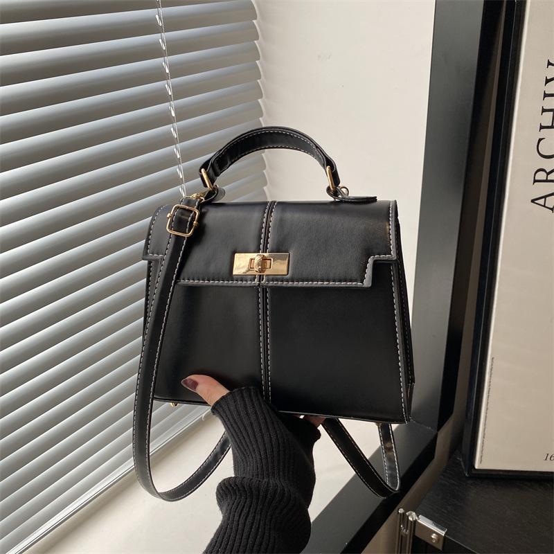 

Простая портативная контрастная нишевая дизайнерская весенняя новая трендовая модная сумка через плечо персонализированная сумка-мессенджер чёрный