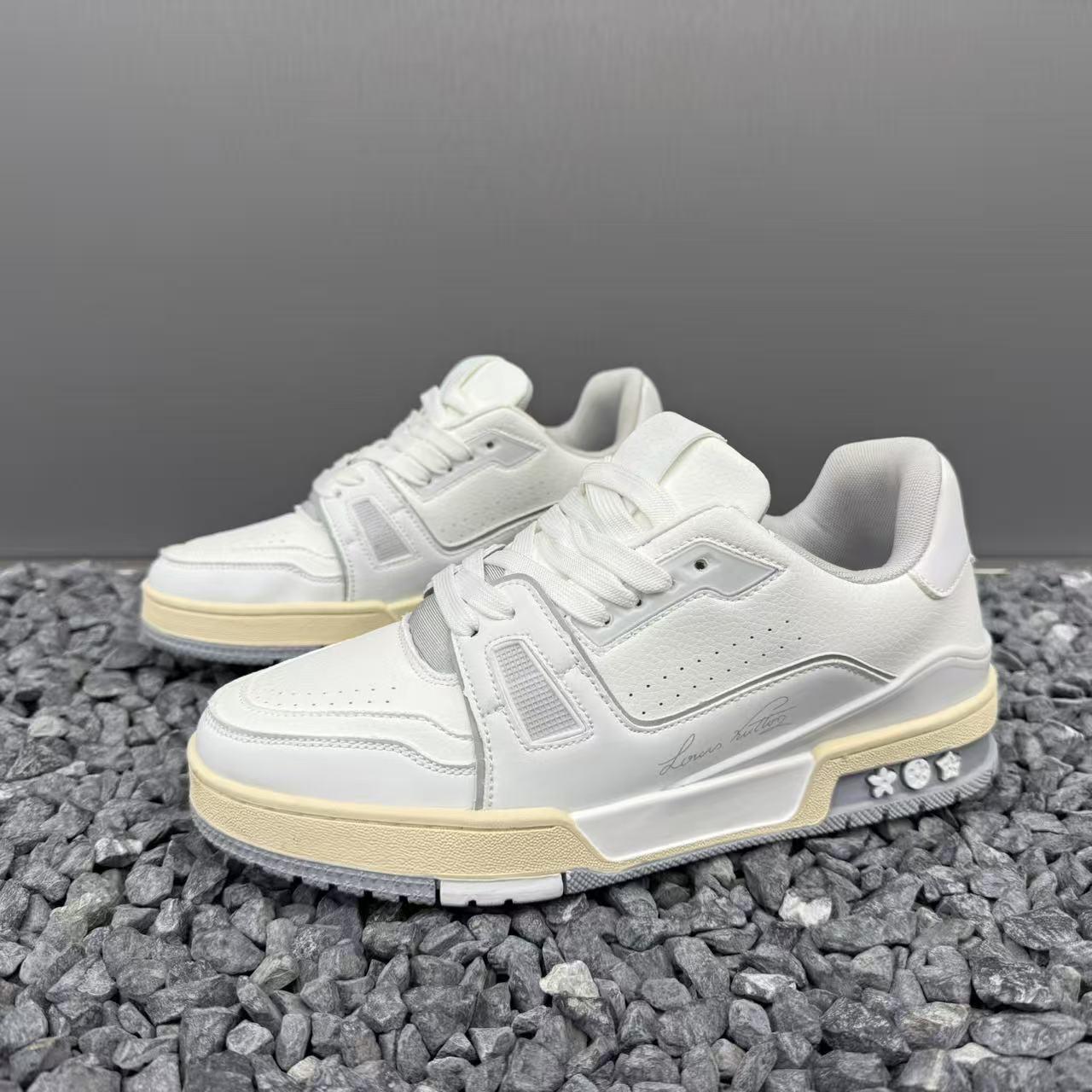 

2025 Men s Plus-Size Lightweight Non-Slip Casual Sneakers - Breathable, Trendy, Light Luxury Skate Shoes Size 36